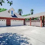 Studio Apt Pool Grills Billiards & Golf Access
